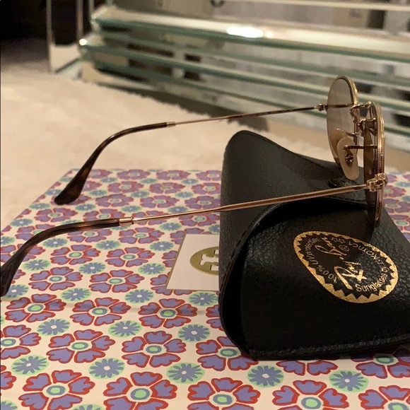 Ray-Ban Sunglasses - Picture 3 of 5